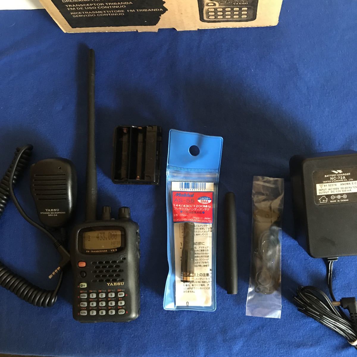 YAESU VX-5 50/144/430MHz TRIPE-BAND HEAVY DUTY FM TRANSCEVER 美品 