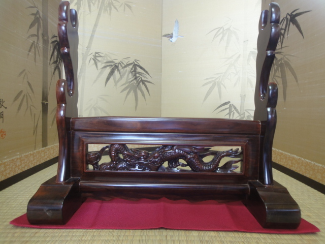  刀掛 紫檀 彫刻透かし 刀掛け 武具 二振り掛け 品 全国一律送料1830円(武具)｜売買されたオークション情報、yahooの商品情報をアーカイブ公開 - オークファン その他