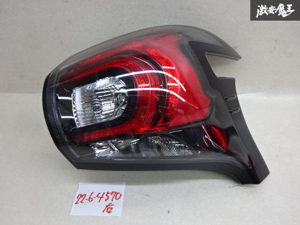 トヨタ シエンタ10系 Gグレード 純正LEDヘッドライト 左右セット 車