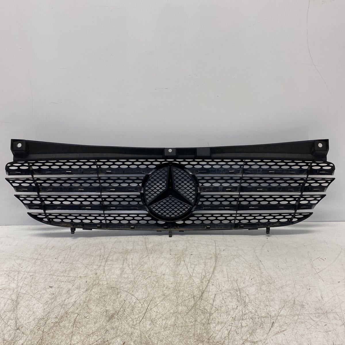 ★メルセデス　ベンツ　ビアノ★ABA-639811C フロントグリル/ラジエーターグリル/YC96 トレンド 639811C ABA-639811C 保証付新品 型式:GH-639811C｜ビアノ(メルセデス・ベンツ)の総合情報 Mercedes