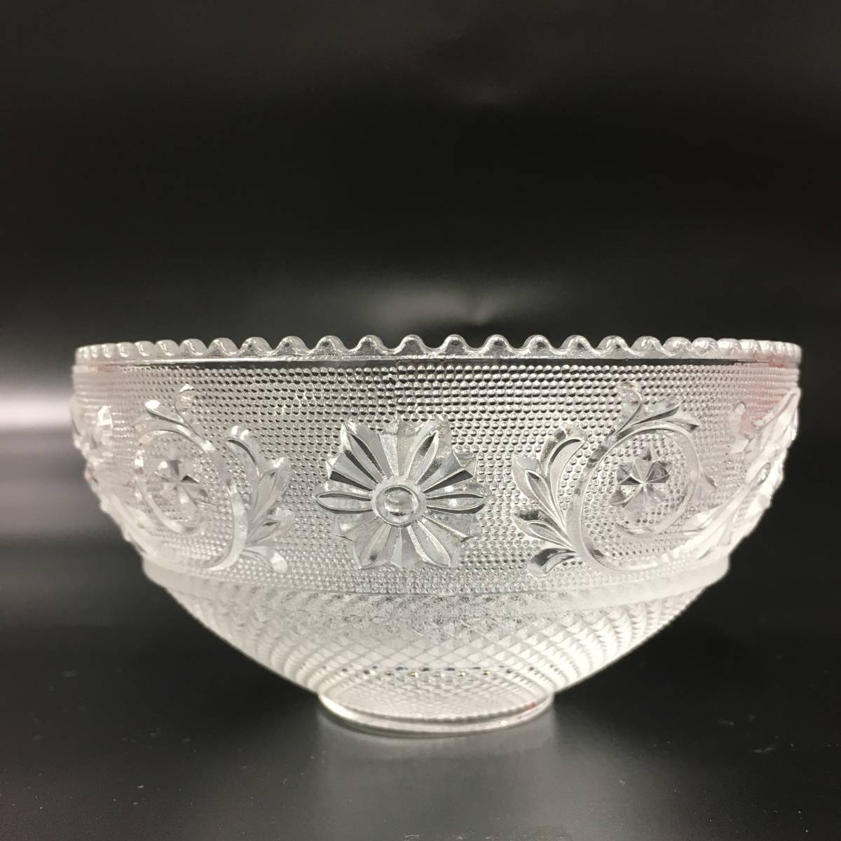 ★C06233【未使用保管品】Baccarat バカラ/ボウル/アラベスク/クリスタルガラス/高さ 約6㎝/箱付 Baccarat アラベスク バカラ - BACCARAT|アラベスクスモールボウル|ハードオフ公式通販オフモール スモールボール