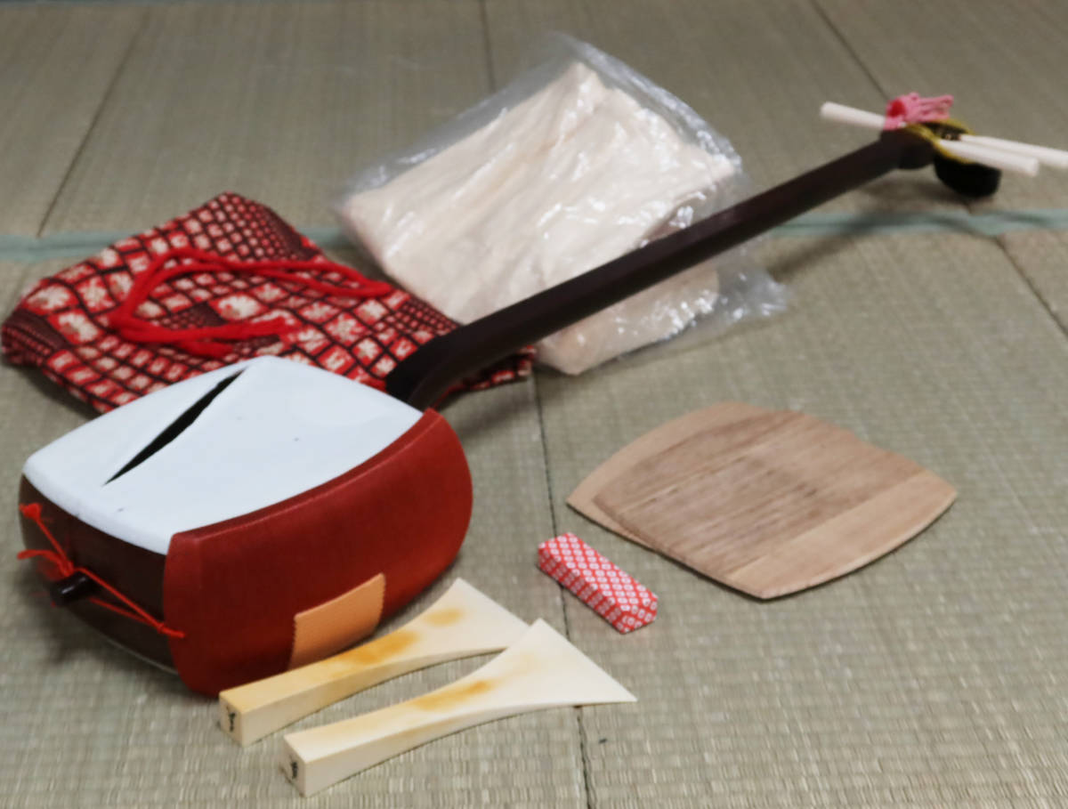 長唄三味線 子持ち綾杉胴 紅木 細棹 金細 トチ 正寸 桐胴