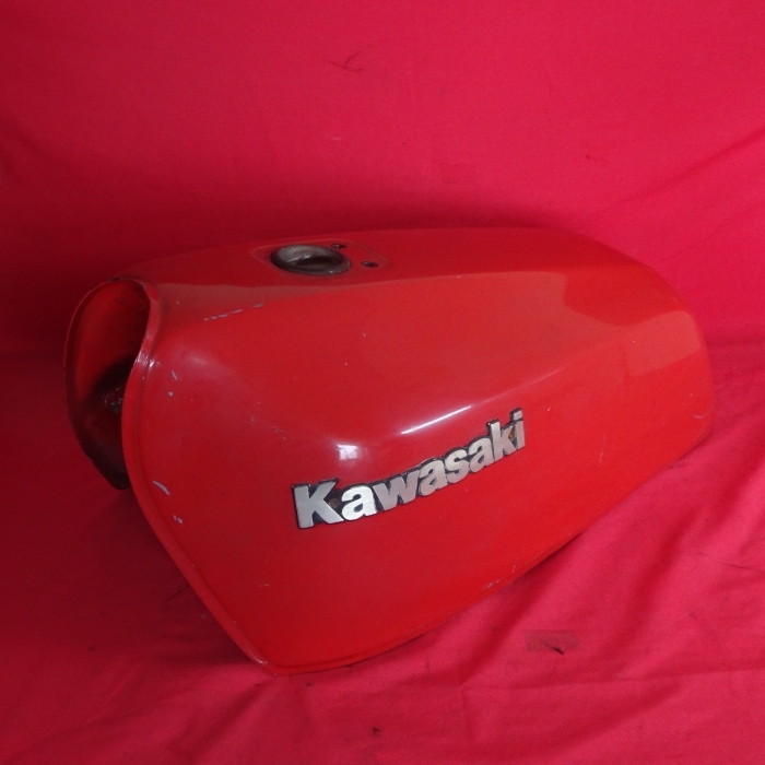 【SALE，限定セール】 A292 Kawasaki カワサキ Z400FX 純正 燃料タンク 赤 品 当時物(カワサキ用)｜売買されたオークション情報、yahooの商品情報をアーカイブ公開 - オークファン カワサキ用