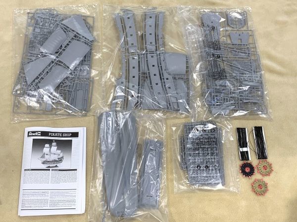 7-19-140【未組立】Revell レベルプラモデル PIRATE SHIP 1/72 05605