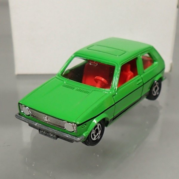 【お得，HOT】 トミカ 珍品／ギフト特注 銀メッキ マスク F5-2- フォルクスワーゲン ゴルフGLE 黄緑 赤シート GIFT単品(乗用車)｜売買されたオークション情報、yahooの商品情報をアーカイブ公開 - オークファン 乗用車