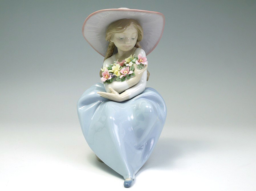 リヤドロ フィギュリン 置物 佳香LLADRO 『花の香りに包まれて』5862 花