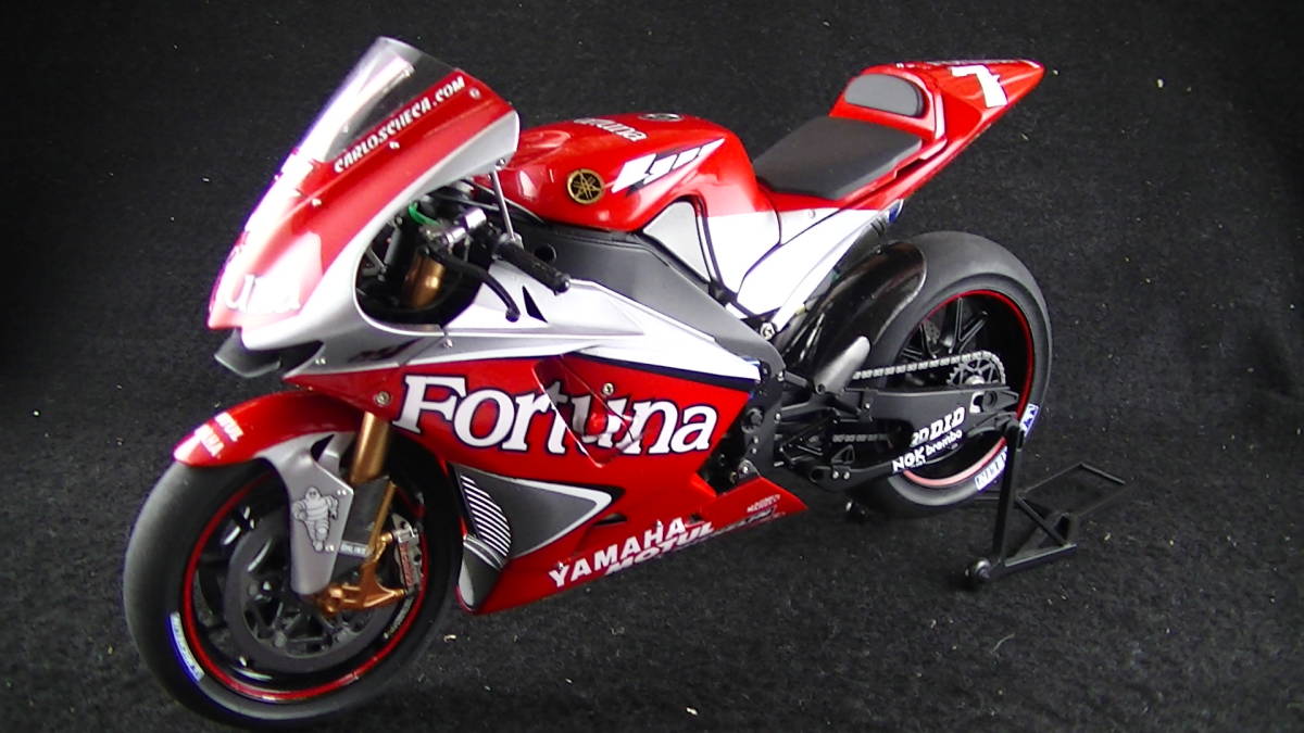 タミヤ1/12 ヤマハ YZR-M1 '04 No.7 C.チェカ仕様 (完成品・貴重