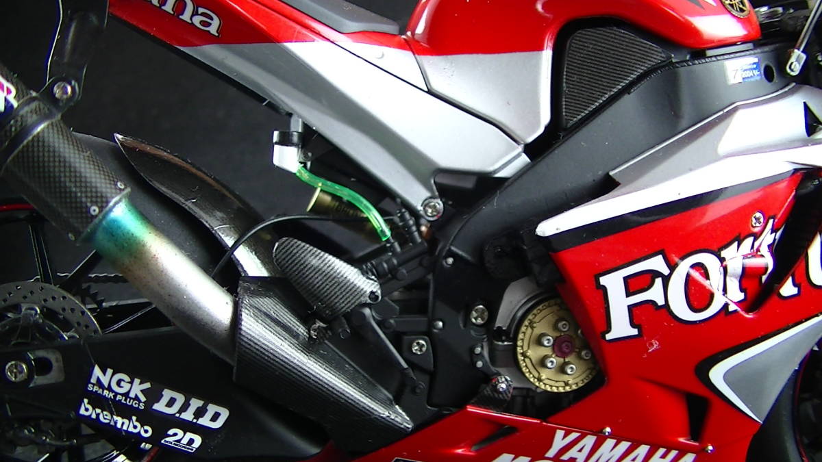タミヤ1/12 ヤマハ YZR-M1 '04 No.7 C.チェカ仕様 (完成品・貴重