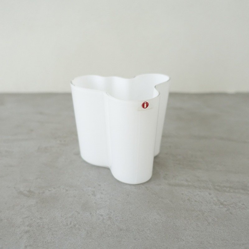 【低価，新品】 定価1.1万 イッタラ iittala Alvar Aaltoアルヴァ アアルトコレクション ベース S ホワイト 白フラワー花瓶 陶器 0622 41G22(イッタラ)｜売買されたオークション情報、yahooの商品情報をアーカイブ公開 イッタラ
