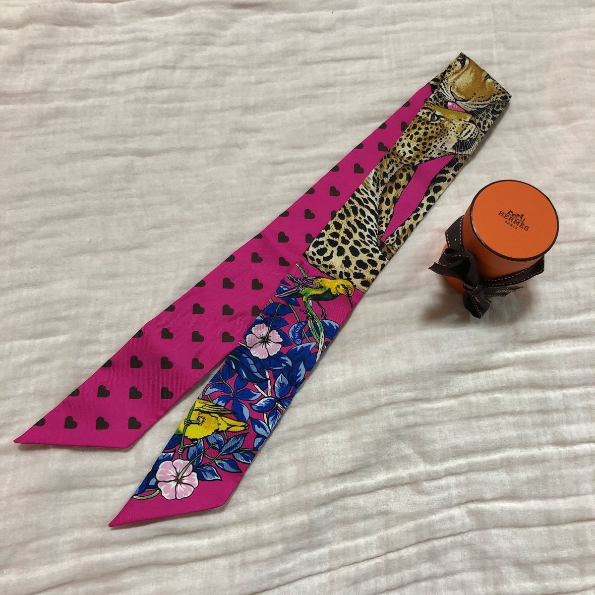  HERMES エルメス ツイリー ジャングルラブラブ ハート柄 ピンク 正規品 スカーフ エルメスツイリー 箱有り(スカーフ)｜売買されたオークション情報、yahooの商品情報をアーカイブ公開 - オーク 服飾小物