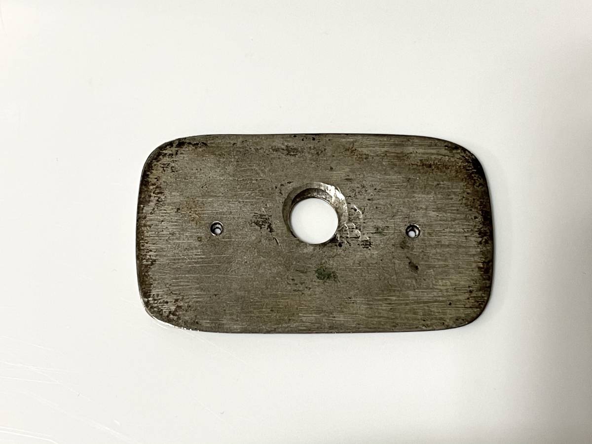 前金具 煙草入れ用 女と猫 小沢秀楽（彫金、金工、明治金工、印籠
