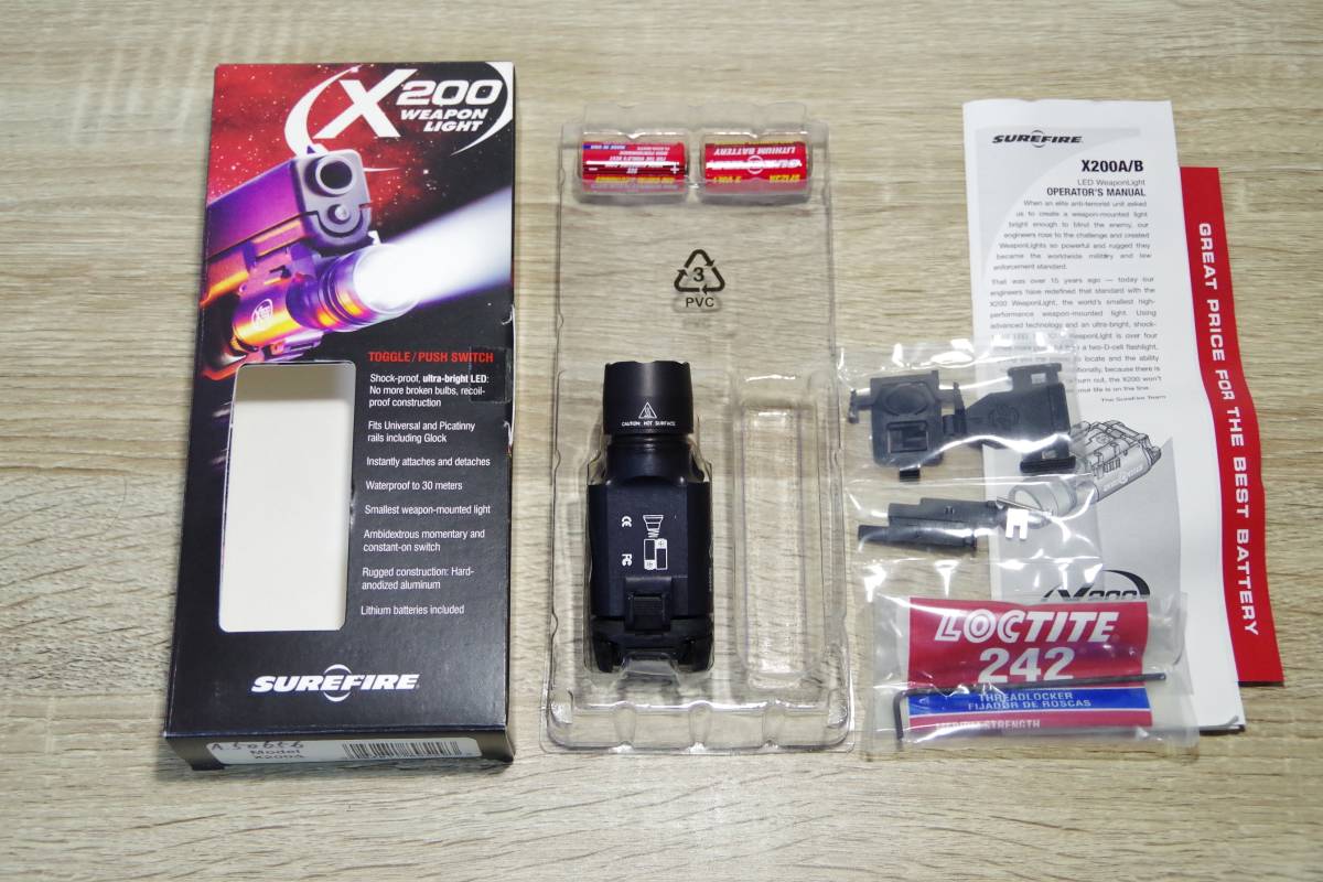 実物 SUREFIRE X200 ウェポンライト 美品 シュアファイヤー SURE FIRE