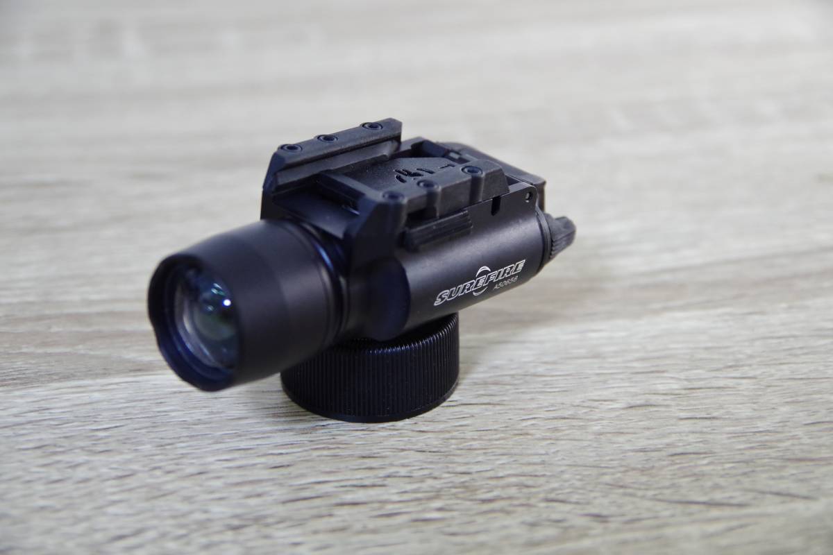 実物 SUREFIRE X200 ウェポンライト 美品 シュアファイヤー SURE FIRE