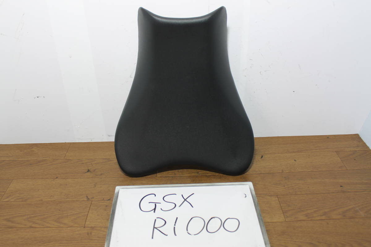 豊富な，2025 スズキ GSX-R1000 メインシート ① 程度良好 GT76A(純正品)｜売買されたオークション情報、yahooの商品情報をアーカイブ公開 - オークファン スズキ用