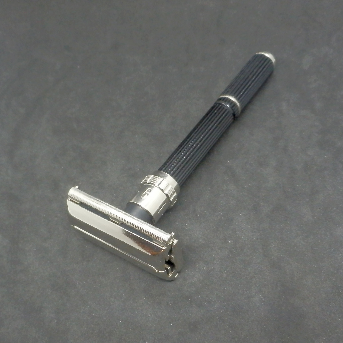 Gillette（ジレット）」のヴィンテージ・セーフティレイザー（両刃カミソリ) 中古】両刃カミソリ ジレット Gillette Super Adjustable Black Beauty