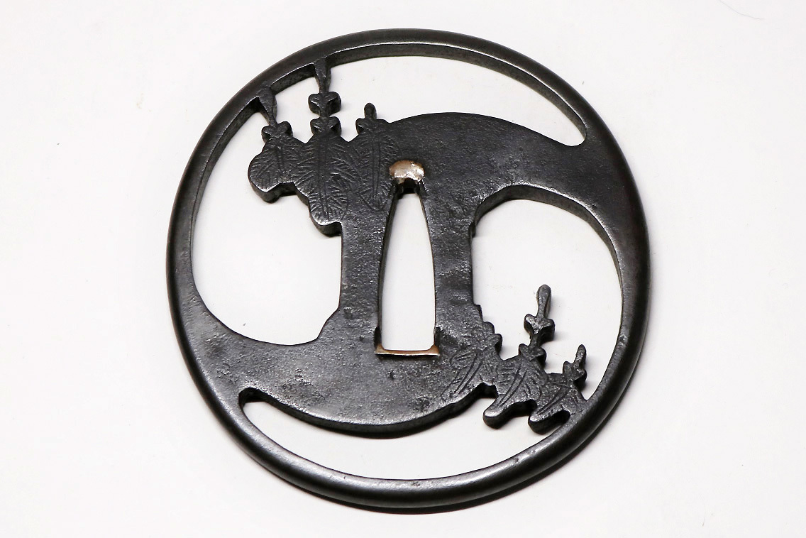 刀装具、鉄製透かし鍔(桐箱付属)