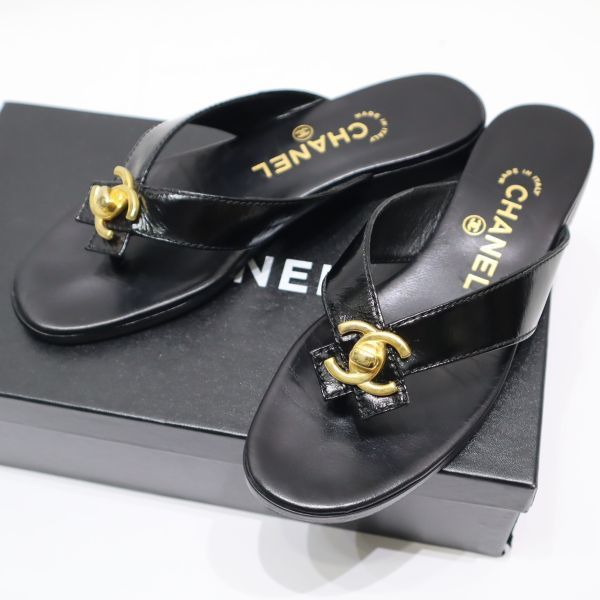 Chanel ターンロックココマーク スエード 三連バックル ヒール サンダル ブラック 35 1/2 (207733