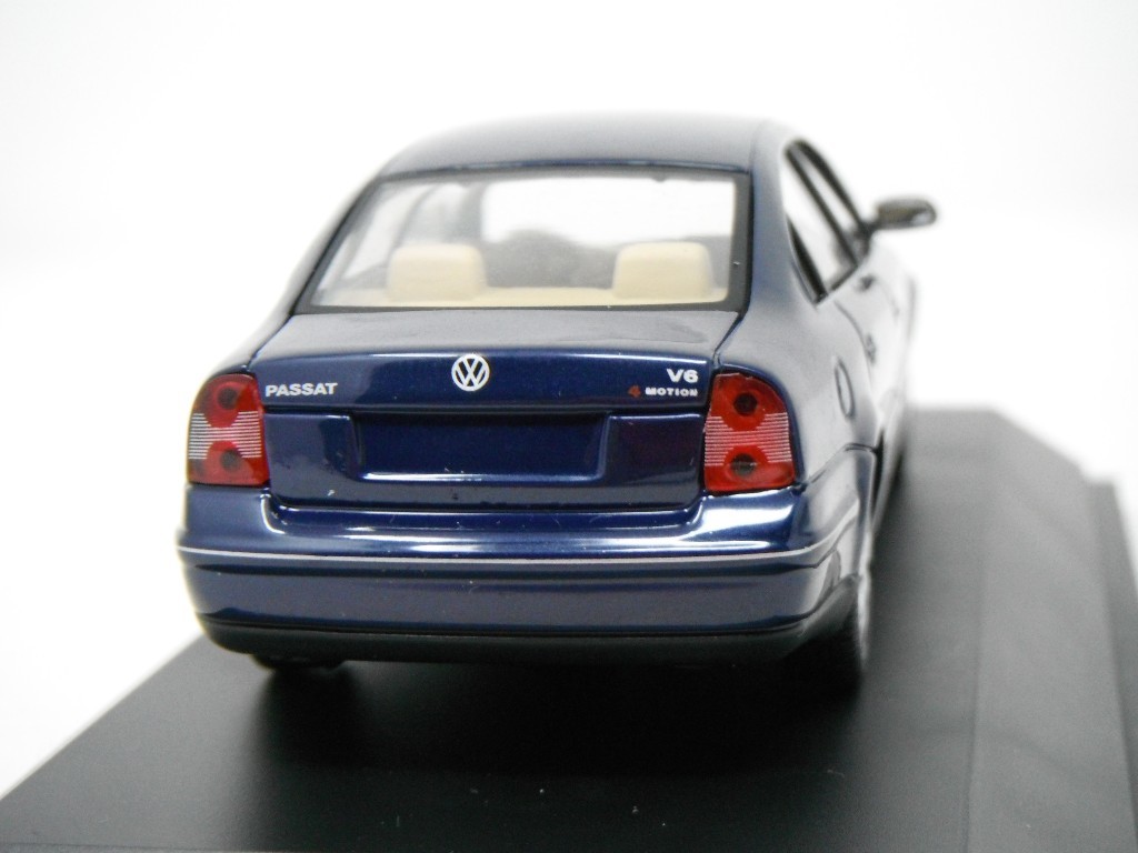 ■ディーラーフォルクスワーゲン特注 Schucoシュコー製『1/43 Passat Limousine ダークブルー パサートリムジン ダイキャストミニカー』