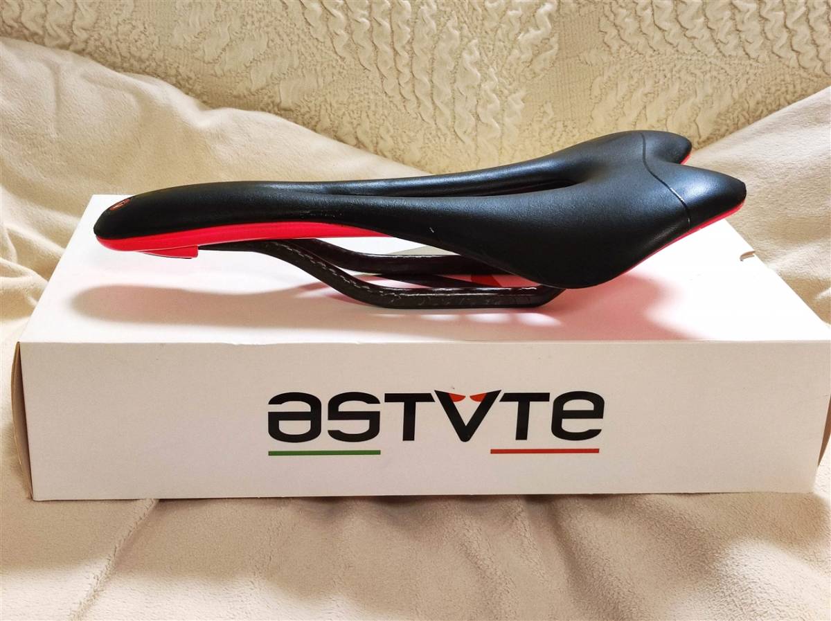 ASTVTE アスチュート サドル SKYLITE 3.0 VT FLUO カーボン 軽量