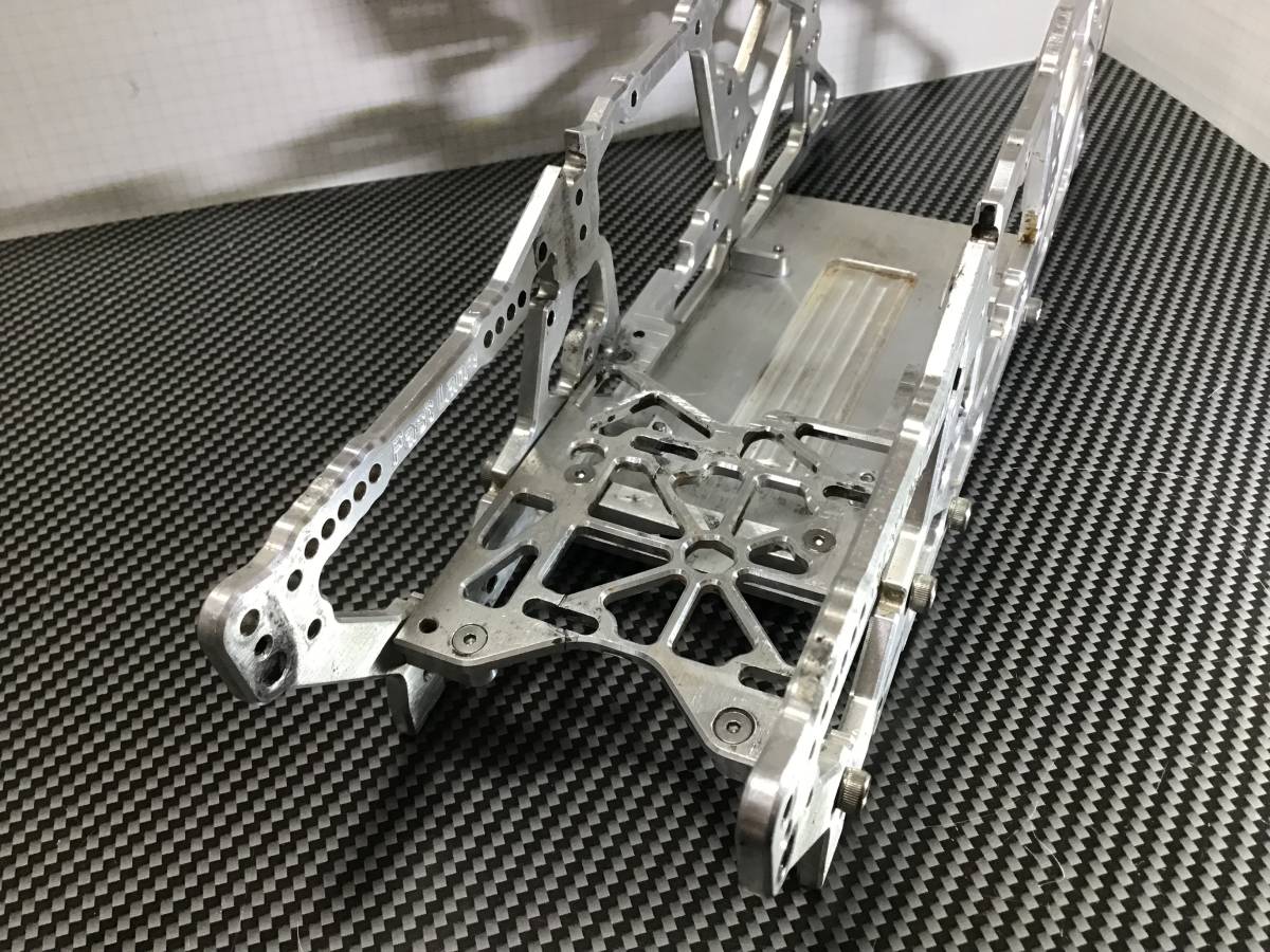稀少] 低重心シャーシ エンジンプレート専用ブレス センターカバー 