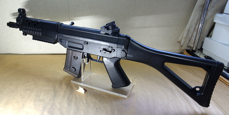 即決』東京マルイ SIG552 シールズ 220連射マガジン付き SIG552