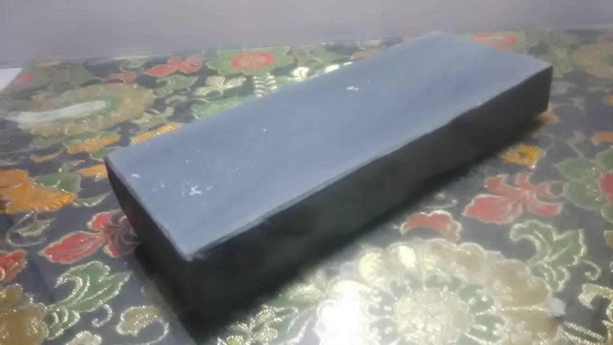 天然砥石 正本山 浅黄 仕上げ砥石 台付き 公式通販 八木ノ嶋 : 1256 