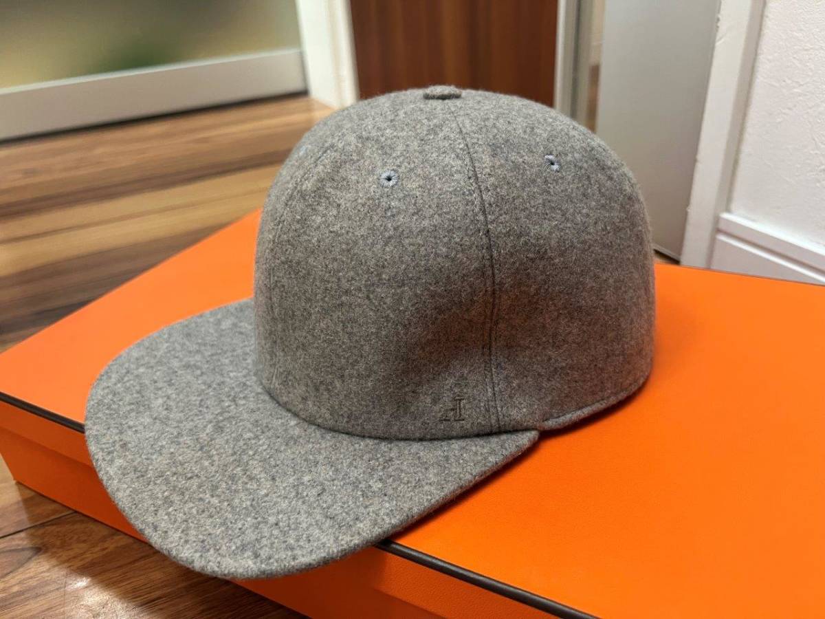 HERMES エルメス カシミア セリエボタン レジメンタル ロゴ キャップ エルメス 究極の カシミア セリエボタン HERMES レジメンタル ロゴ