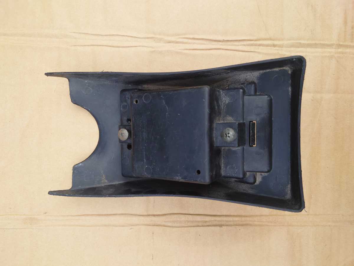 GPZ400F GPZ400FⅡ タンク 小物入れ 純正(カワサキ用)｜売買された  