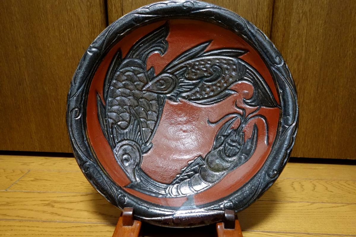 古い壺屋焼 小橋川清正 双魚と海老の赤絵 大皿 一尺 約30cm 在銘・小
