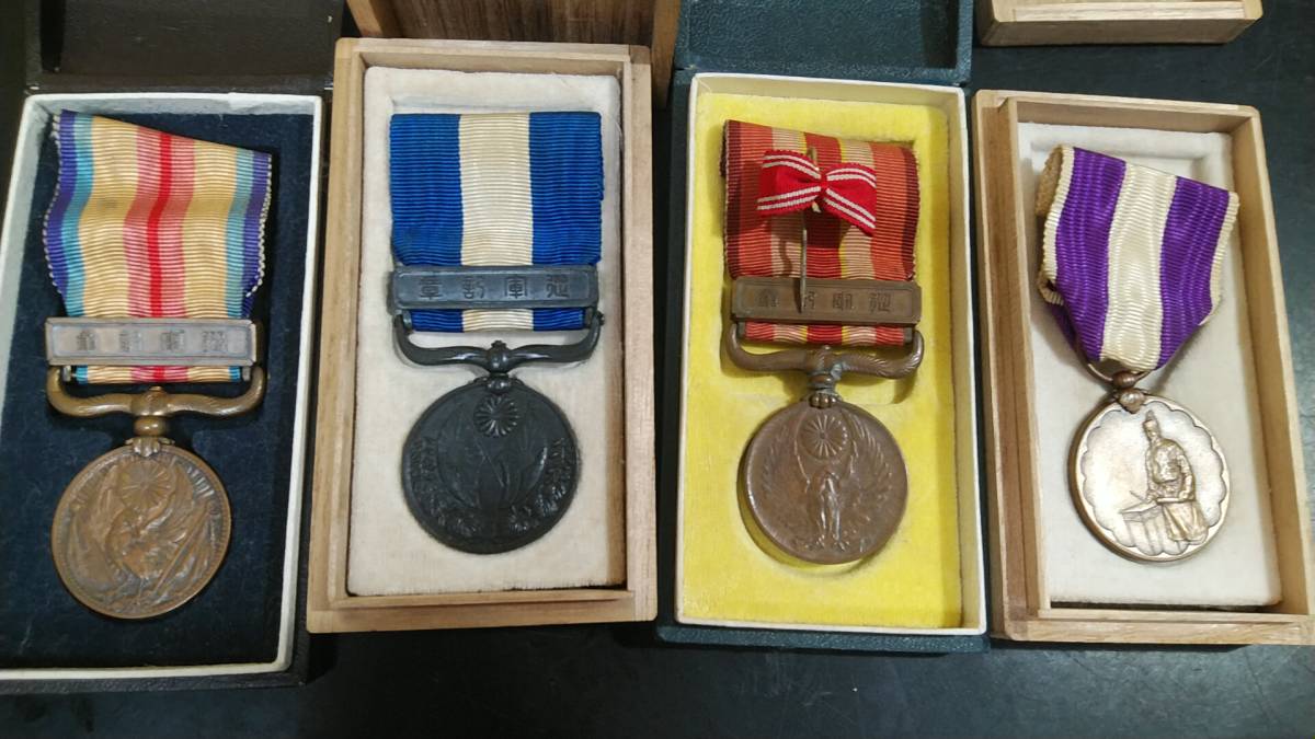 勲五等双光旭日章　勲六等瑞宝　満州事変 従軍記章　那事変従軍記章　勲章 勲章 - 勲八等白色桐葉章 支那事変従軍記章 旧日本軍 大日本帝国 勲六
