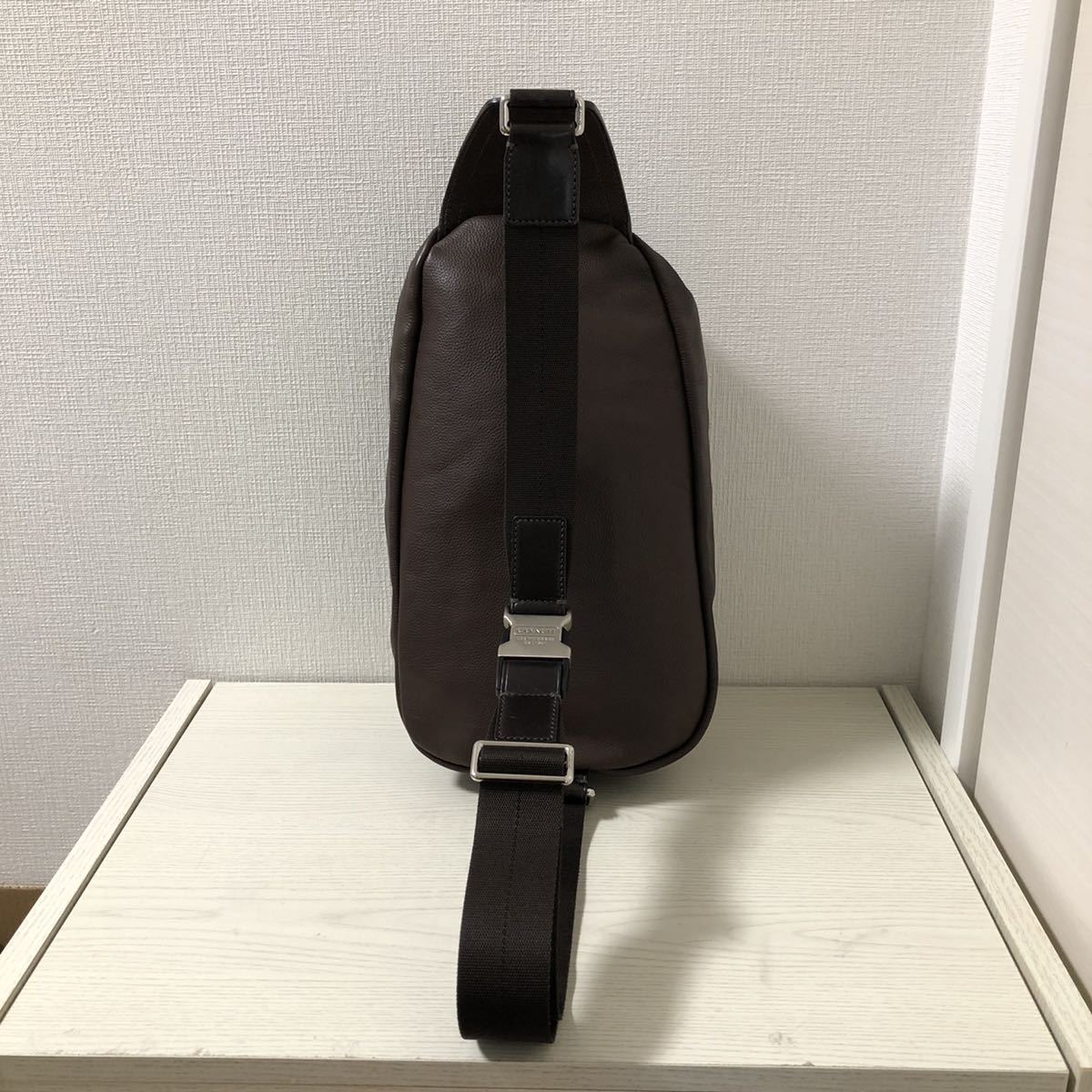 【美品】COACH コーチ トンプソン スリング ボディバッグ 70360 メンズ ブラウン　茶　レザー ウエストバッグ　ワンショルダーバッグ