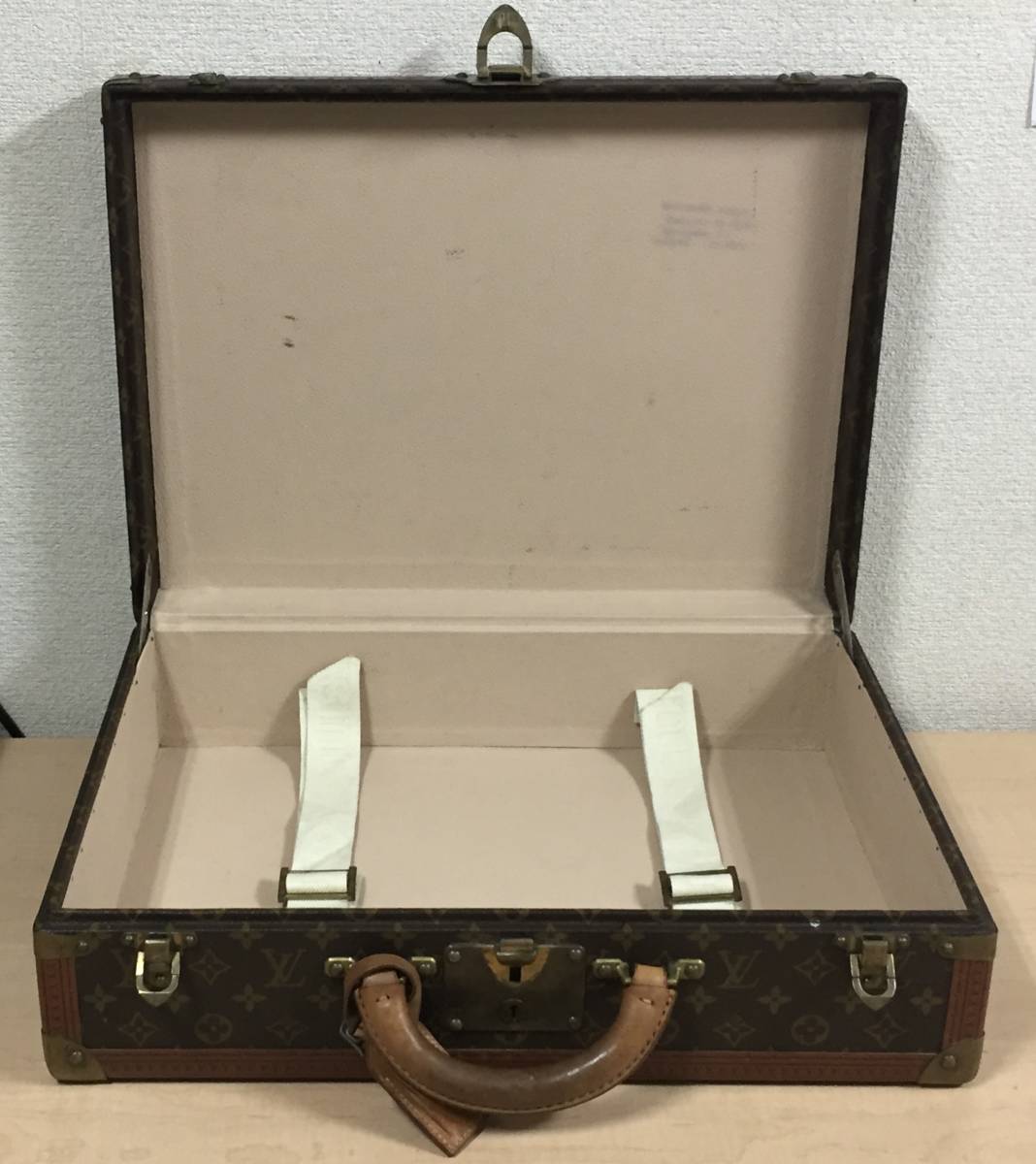 ○市上最安値！本物保証 ルイヴィトン コトヴィル50 証明カード/領収書/鍵 LOUIS VUITTON 50 COTTE VILLE 21422モノグラム トランク ケース コトヴィル50 M21422 ルイ・ヴィトン イニシャルKN入り コトヴィルの通販 ルイヴィトンのアタッシュケース「コトヴィル40」をお買取りしました