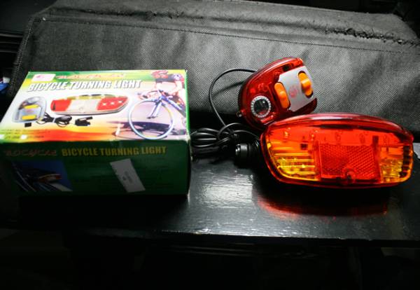 自転車用3in1方向指示灯・ブレーキ灯・ブザー_1