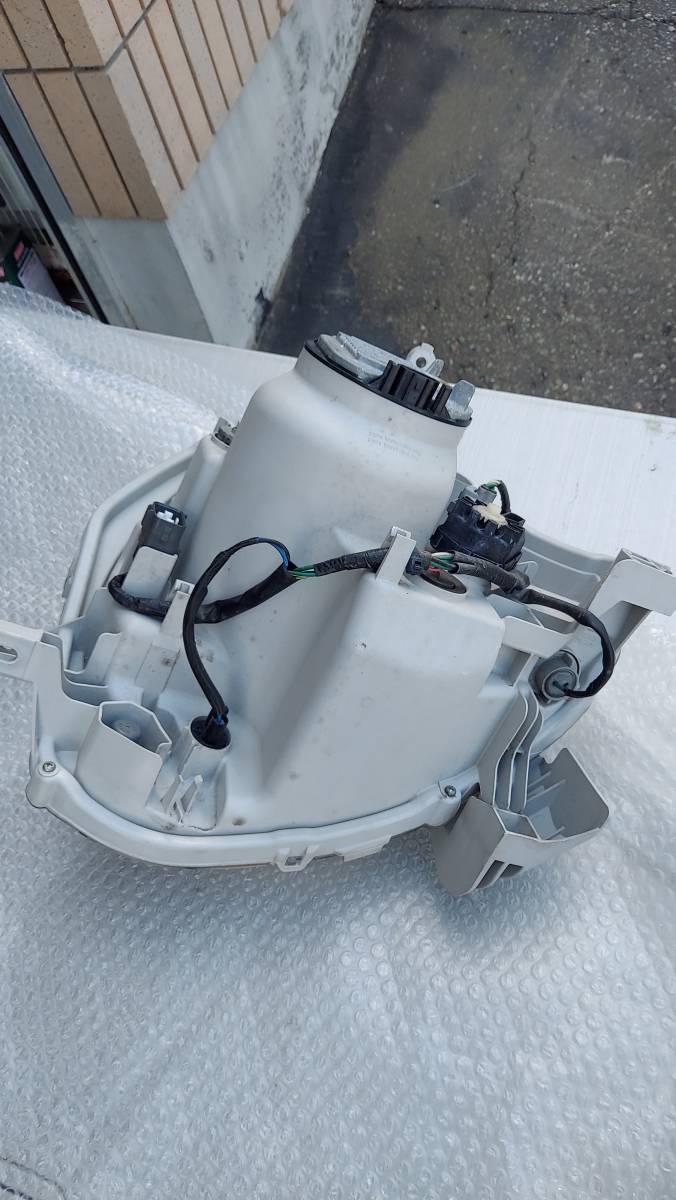 トヨタ シエンタ NCP81 NCP85 後期 右ヘッドライト HIDバラスト付き