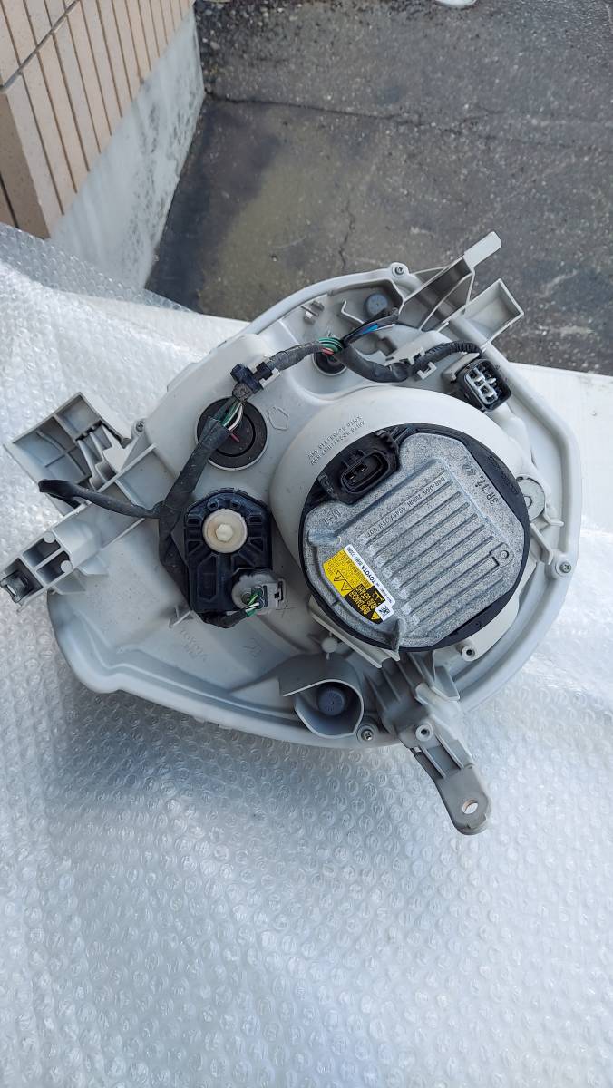 トヨタ シエンタ NCP81 NCP85 後期 右ヘッドライト HIDバラスト付き