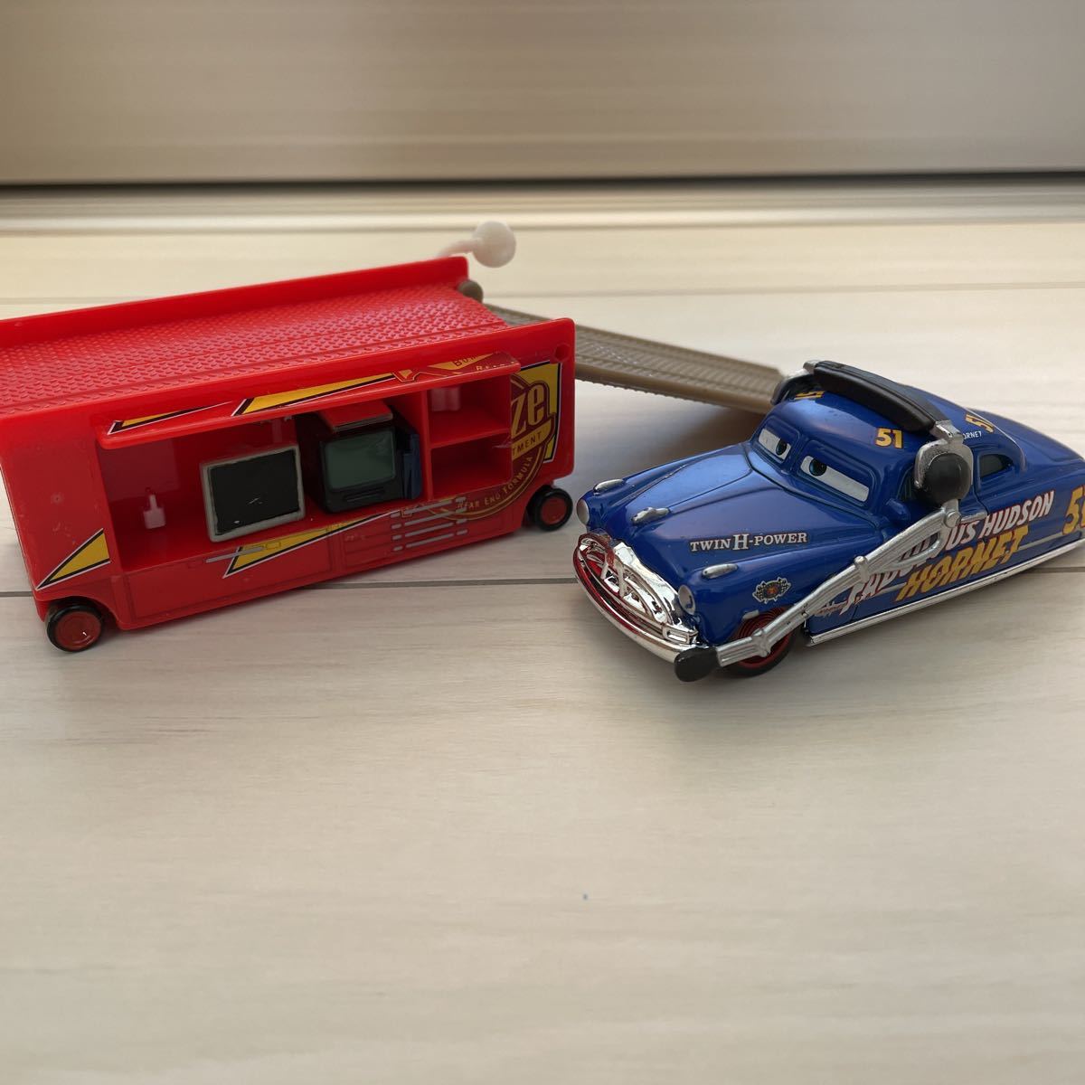 マテル カーズ CARS MATTEL FABULOUS DOC HUDSON WITH STAND ドック