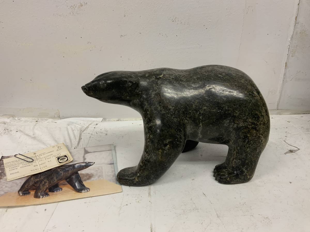 INUK ARTIST 熊の彫刻 TOMMY TAKPANI JR カナダ イヌイット アート 