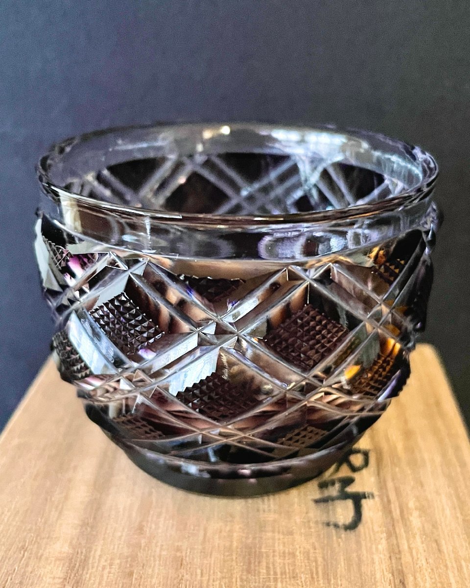 【最安値，100%新品】 薩摩切子 尚古集成館監修 薩摩ガラス工芸作 被せガラス 切子猪口 / 共箱 共布 栞(工芸ガラス)｜売買されたオークション情報、yahooの商品情報をアーカイブ公開 - オークファン 工芸ガラス