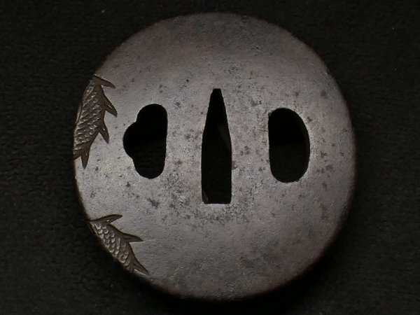 成龍軒 栄壽」 在銘 力強き龍図 鉄地鍔 金象嵌 検：鍔/縁頭/目貫/小柄