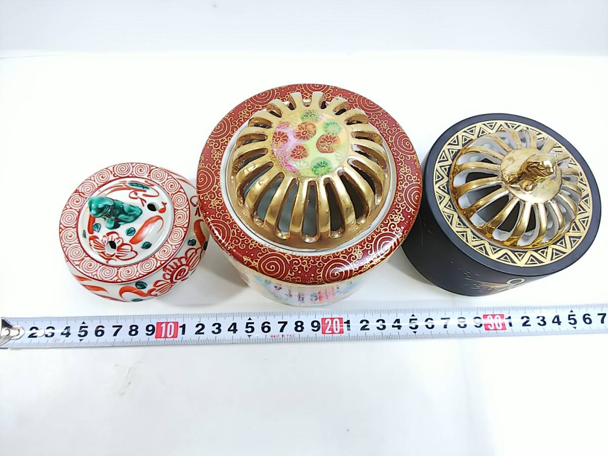 205 九谷焼 香炉 黒地金彩雪山作 /色絵金彩花詰花尽九谷銘 / 赤絵獅子