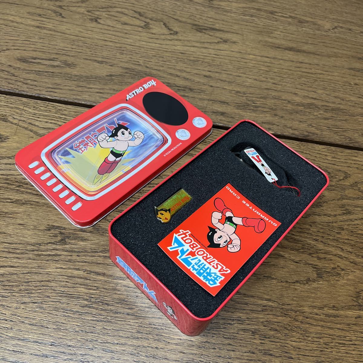 鉄腕アトム/ASTRO BOY/手塚治虫/腕時計/ピンバッジ/缶ケース【未使用 