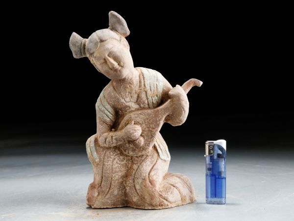 T404. 中国古玩 唐三彩 加彩陶 女人俑 女性俑 置物 高26cm / 陶器陶芸