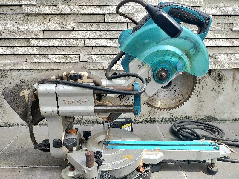 中古品 ☆ マキタ スライドマルノコ 165mm LS0612FL ☆ 送料着払い
