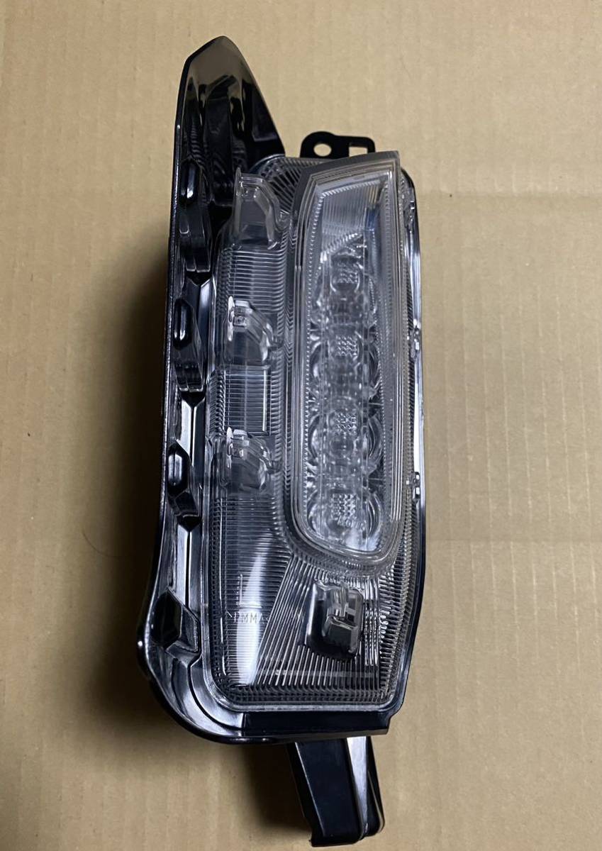 ZVW40WプリウスαLEDデイライト81440-47041 送料無料 ZVW40 41