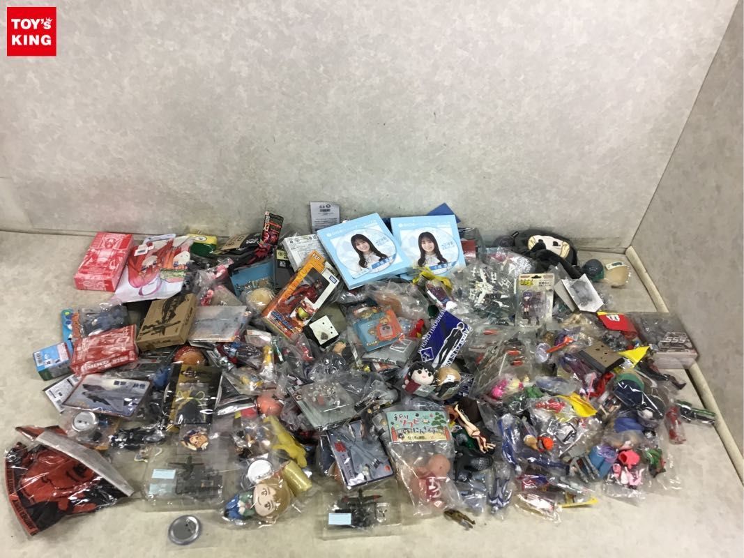 1円～ 同梱不可 ジャンク ウルトラマン、五等分の花嫁、ONE PIECE、千と千尋の神隠し他 ソフビ、フィギュア等