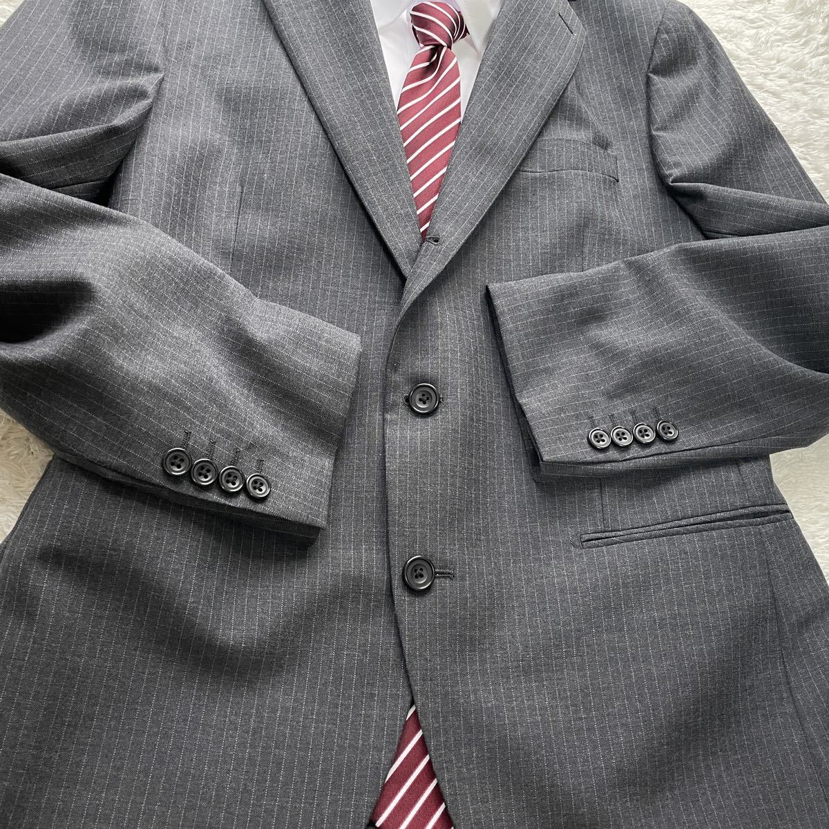 未使用SUIT SELECT スーツセレクト【紳士の佇まい】BB6 Lサイズ相当 スーツセットアップ グレー ストライプ 総裏 3B 段返り ウール SELECT SUIT スーツセレクト SELECTION｜6WAYスーツ｜スーツセレクト｜ショップ SELECT◇スーツ&frasl;Y6&frasl;ウール&frasl;GRY&frasl;ストライプ&frasl;BLK1707 WEB限定&frasl;OUTLET発送在庫ありRBC年間ノーカラー1釦