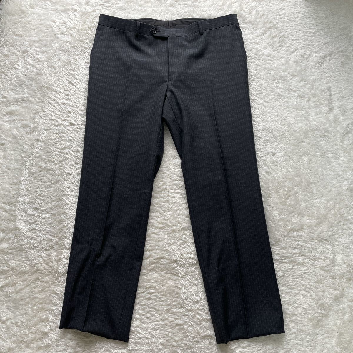 未使用SUIT SELECT スーツセレクト【紳士の佇まい】BB6 Lサイズ相当 スーツセットアップ グレー ストライプ 総裏 3B 段返り ウール SELECT SUIT スーツセレクト SELECTION｜6WAYスーツ｜スーツセレクト｜ショップ SELECT◇スーツ&frasl;Y6&frasl;ウール&frasl;GRY&frasl;ストライプ&frasl;BLK1707 WEB限定&frasl;OUTLET発送在庫ありRBC年間ノーカラー1釦