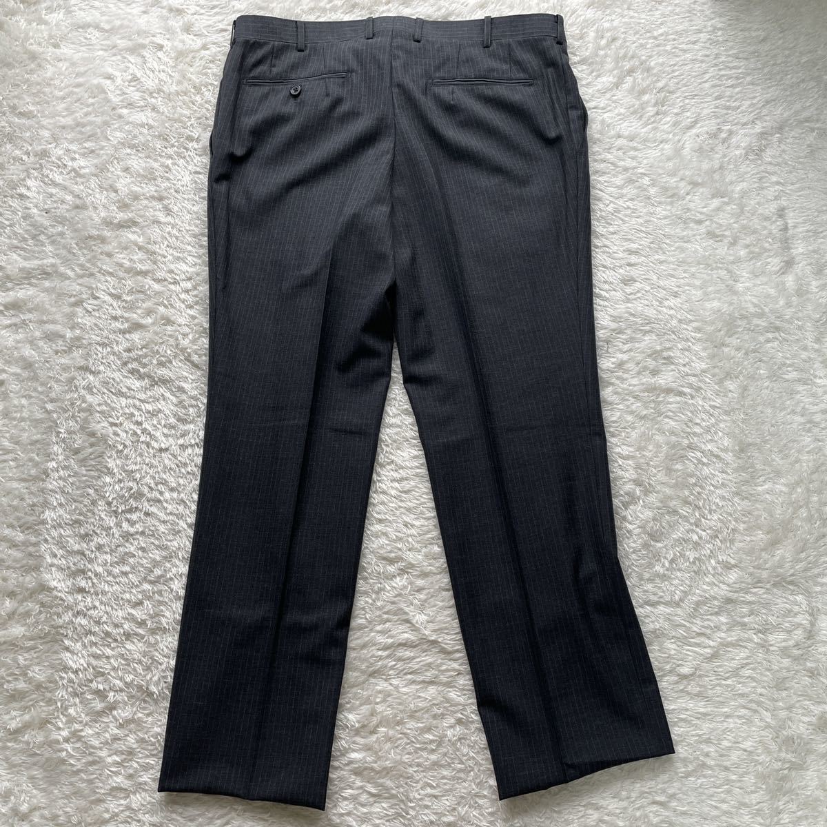未使用SUIT SELECT スーツセレクト【紳士の佇まい】BB6 Lサイズ相当 スーツセットアップ グレー ストライプ 総裏 3B 段返り ウール SELECT SUIT スーツセレクト SELECTION｜6WAYスーツ｜スーツセレクト｜ショップ SELECT◇スーツ&frasl;Y6&frasl;ウール&frasl;GRY&frasl;ストライプ&frasl;BLK1707 WEB限定&frasl;OUTLET発送在庫ありRBC年間ノーカラー1釦