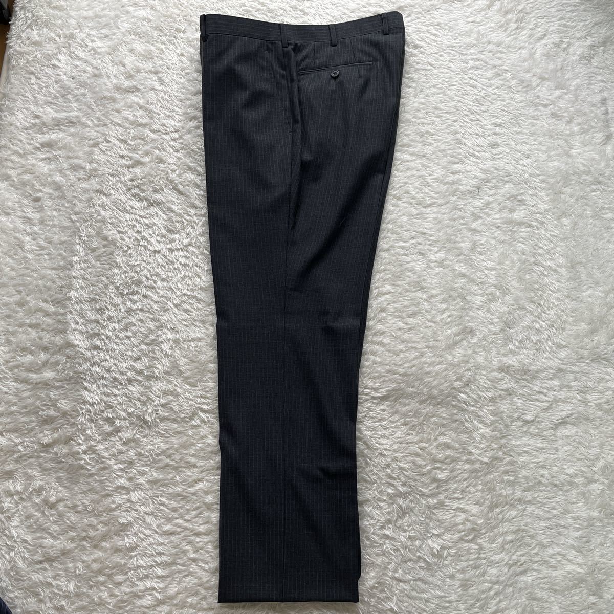 未使用SUIT SELECT スーツセレクト【紳士の佇まい】BB6 Lサイズ相当 スーツセットアップ グレー ストライプ 総裏 3B 段返り ウール SELECT SUIT スーツセレクト SELECTION｜6WAYスーツ｜スーツセレクト｜ショップ SELECT◇スーツ&frasl;Y6&frasl;ウール&frasl;GRY&frasl;ストライプ&frasl;BLK1707 WEB限定&frasl;OUTLET発送在庫ありRBC年間ノーカラー1釦