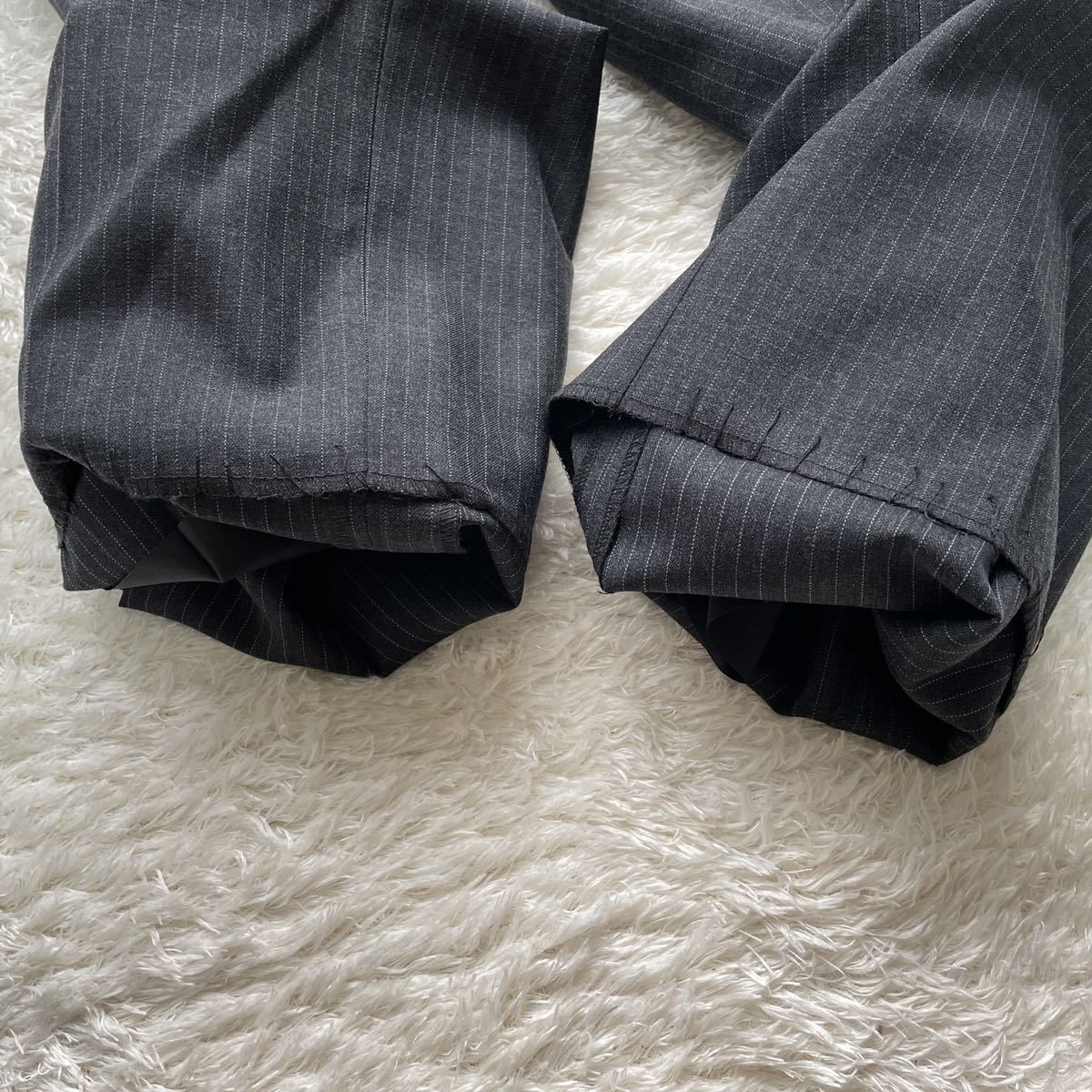 未使用SUIT SELECT スーツセレクト【紳士の佇まい】BB6 Lサイズ相当 スーツセットアップ グレー ストライプ 総裏 3B 段返り ウール SELECT SUIT スーツセレクト SELECTION｜6WAYスーツ｜スーツセレクト｜ショップ SELECT◇スーツ&frasl;Y6&frasl;ウール&frasl;GRY&frasl;ストライプ&frasl;BLK1707 WEB限定&frasl;OUTLET発送在庫ありRBC年間ノーカラー1釦